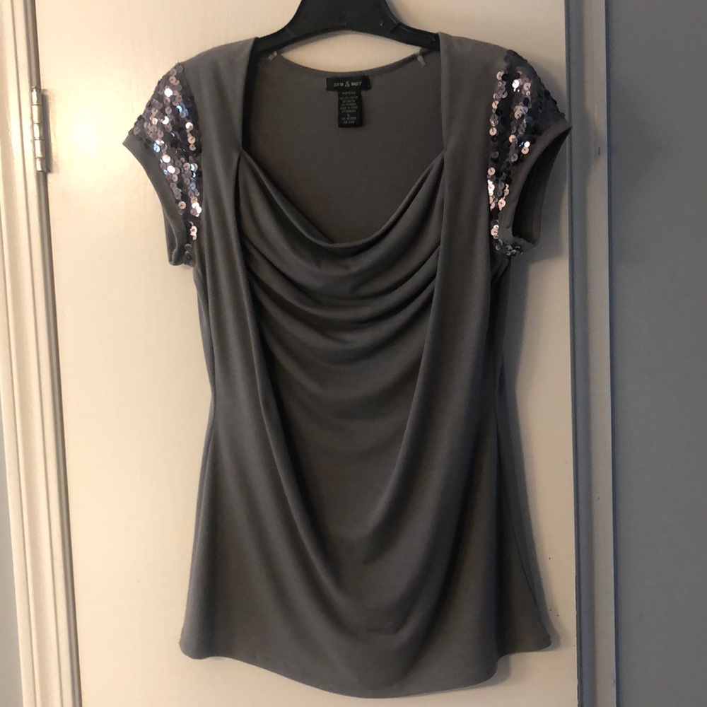 Gray shirt